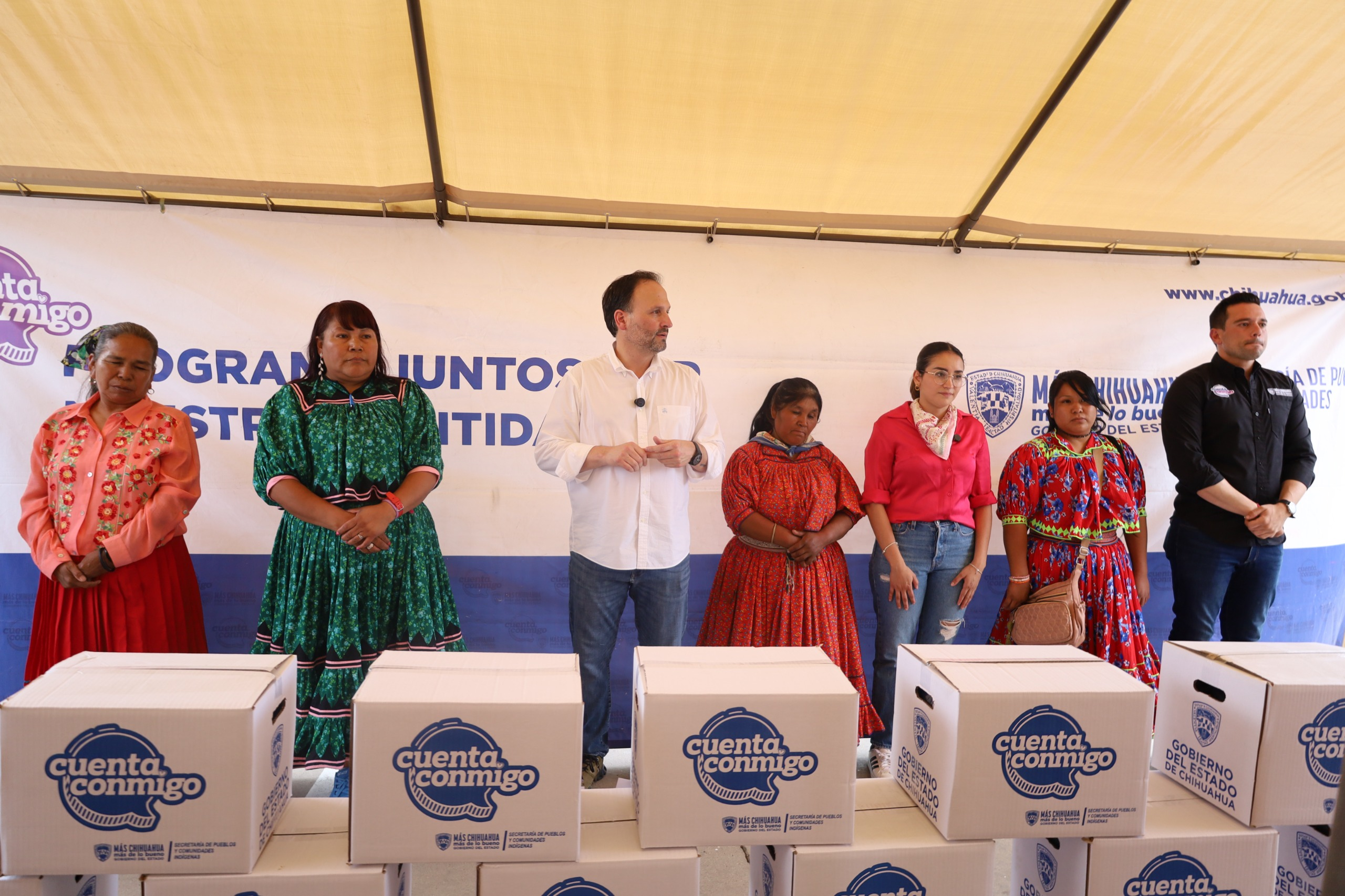 Gobierno de Chihuahua lleva apoyos y servicios a familias del Cerro de la Cruz con "Juntos por Nuestra Identidad" - imagen 2