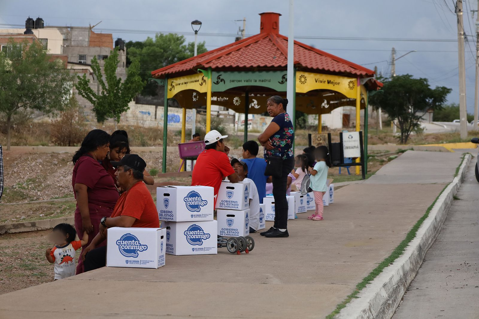 Gobierno de Chihuahua lleva apoyos y servicios a familias del Cerro de la Cruz con "Juntos por Nuestra Identidad" - imagen 5