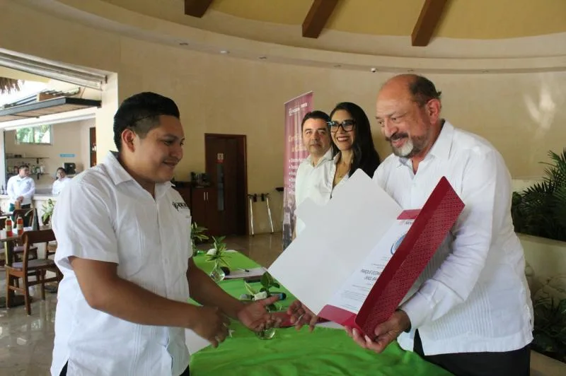 Parque Ecoarqueológico Ik Kil y Hacienda Xaybeh D’ Cámara reciben Distintivos H por calidad e higiene en Yucatán - imagen 3