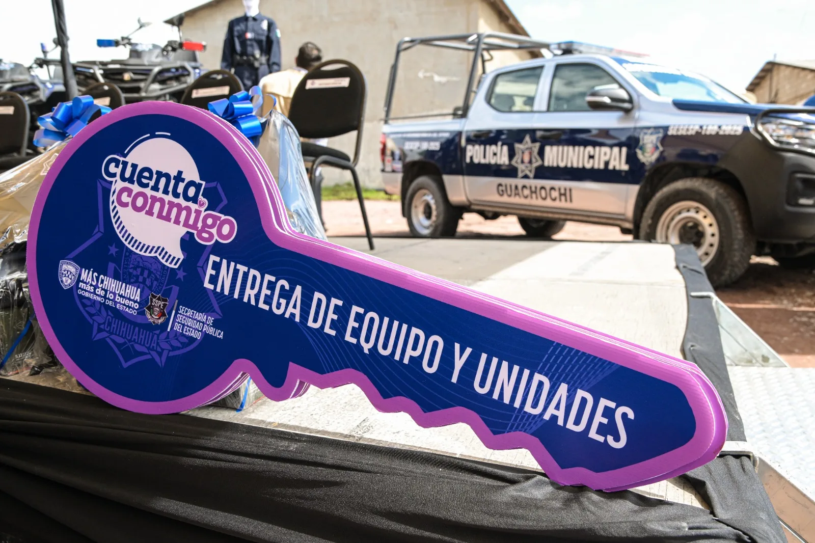 Maru Campos entrega patrullas, cuatrimotos y uniformes a policías de la región de Guachochi - imagen 1