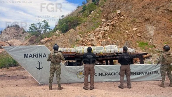 Incineran en Acapulco más de una tonelada de cocaína en operativo conjunto de la FGR y Marina - imagen 4