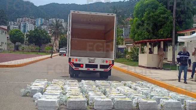 Incineran en Acapulco más de una tonelada de cocaína en operativo conjunto de la FGR y Marina - imagen 6