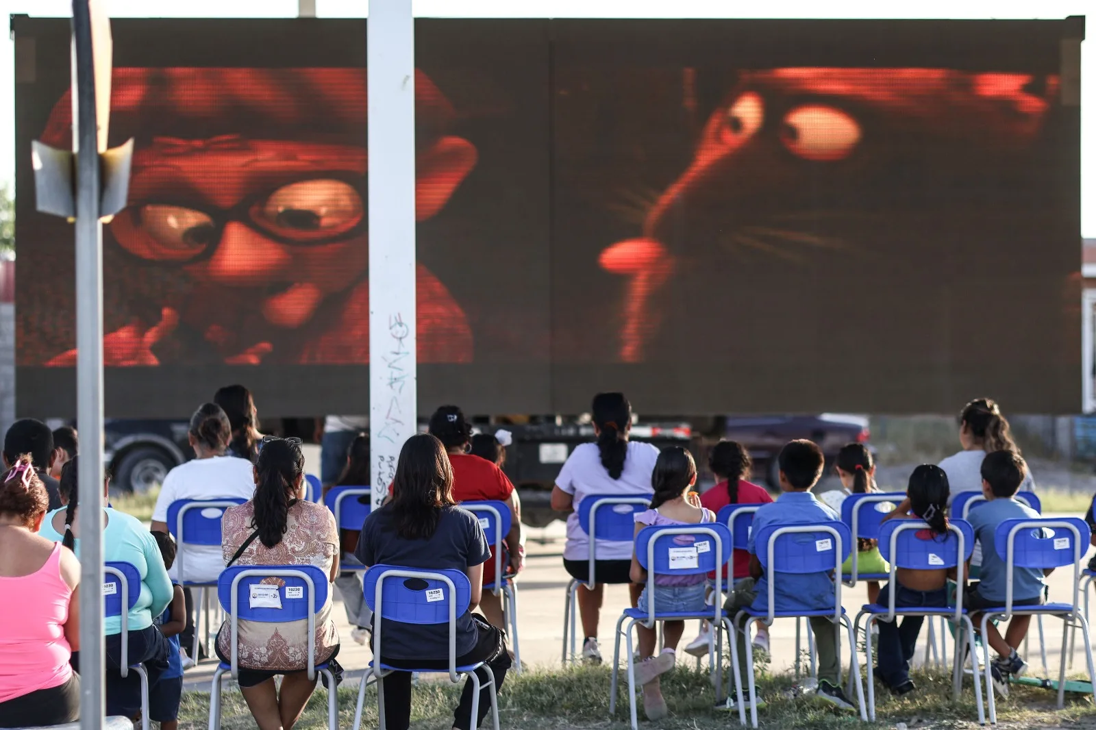 IPACULT y CASA organizan función gratuita de cine familiar en Parajes de San Isidro, Juárez - imagen 2