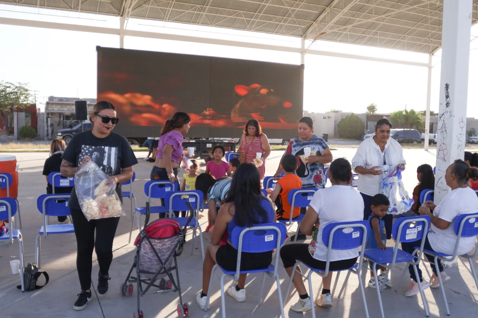 IPACULT y CASA organizan función gratuita de cine familiar en Parajes de San Isidro, Juárez - imagen 5