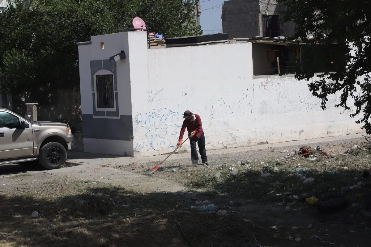 Mantenimiento en parque lineal de Parajes del Sur mejora espacios públicos en Juárez - imagen 1