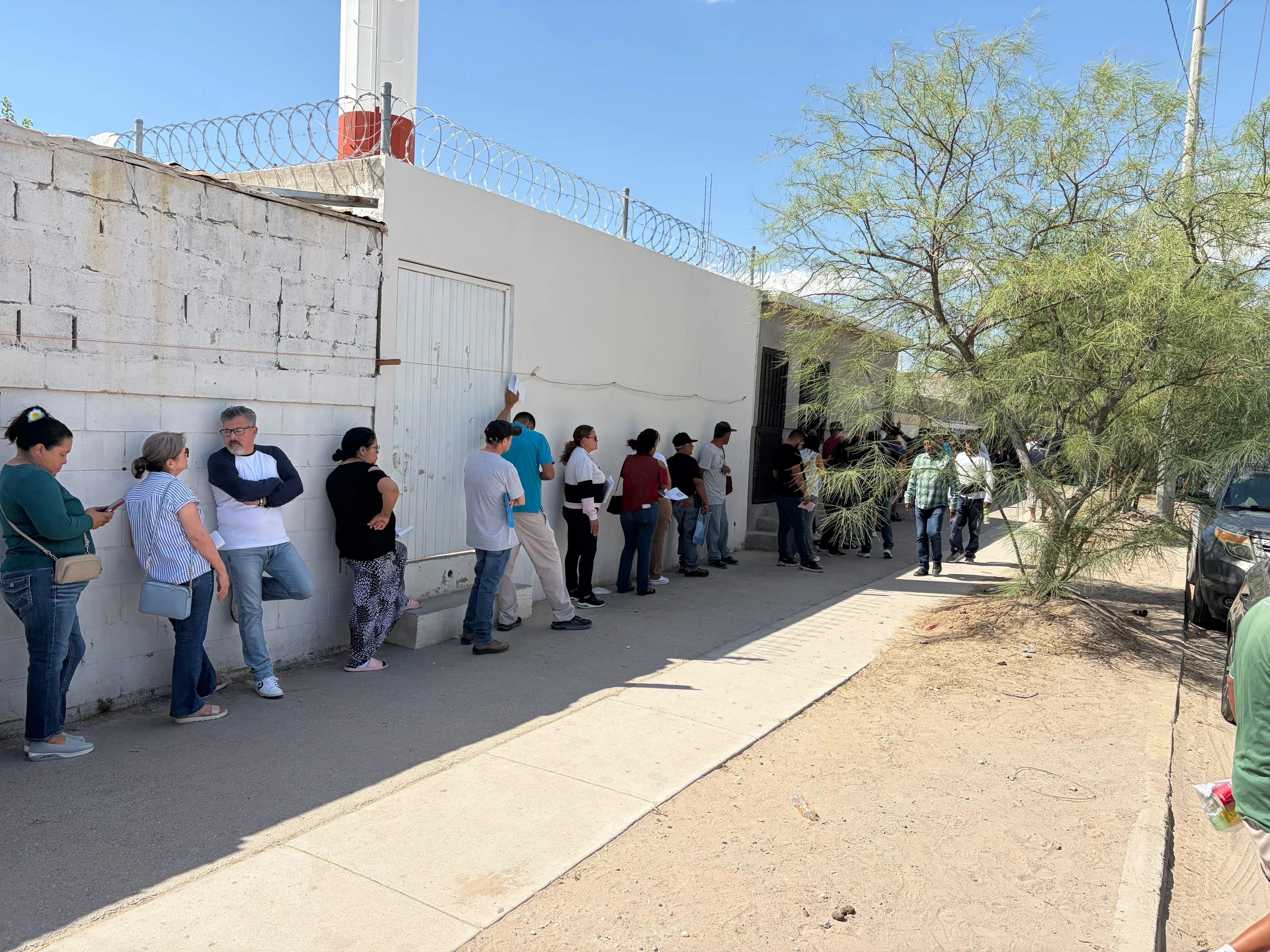 Tesorería Móvil atiende a decenas de ciudadanos en Urbi Villa del Prado con descuentos y trámites municipales - imagen 8