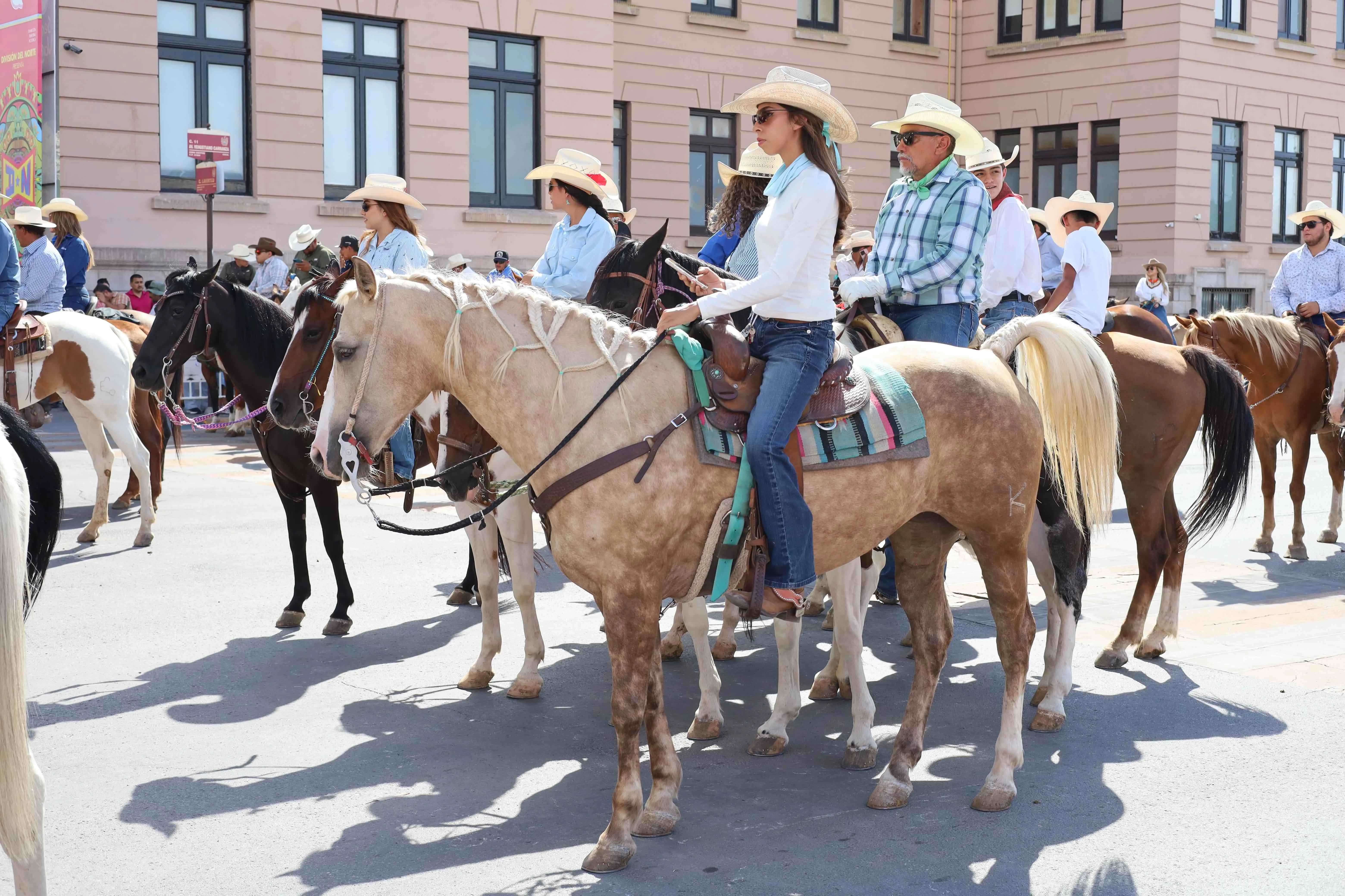 Más de 600 jinetes recorren Chihuahua en la XXXI Gran Cabalgata Villista 2026 - imagen 3