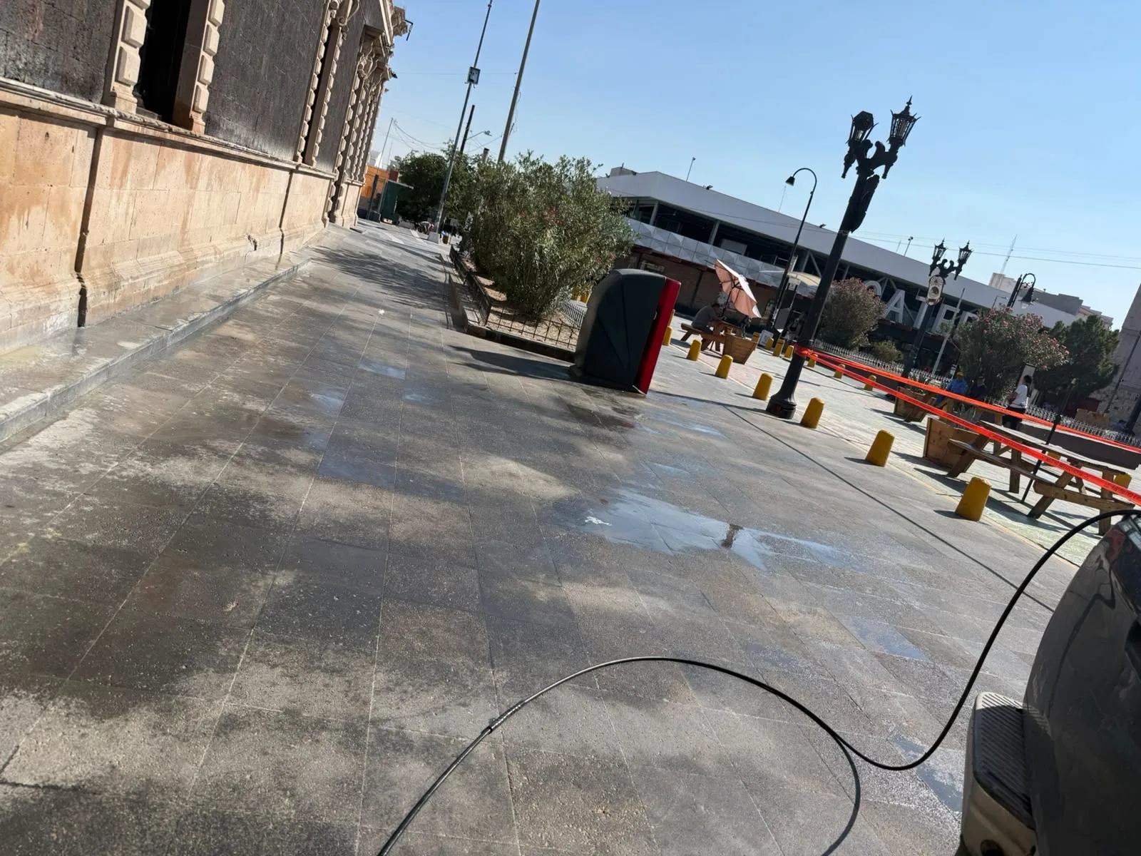 Cuadrillas de limpieza mantienen el Centro Histórico de Ciudad Juárez libre de residuos - imagen 2