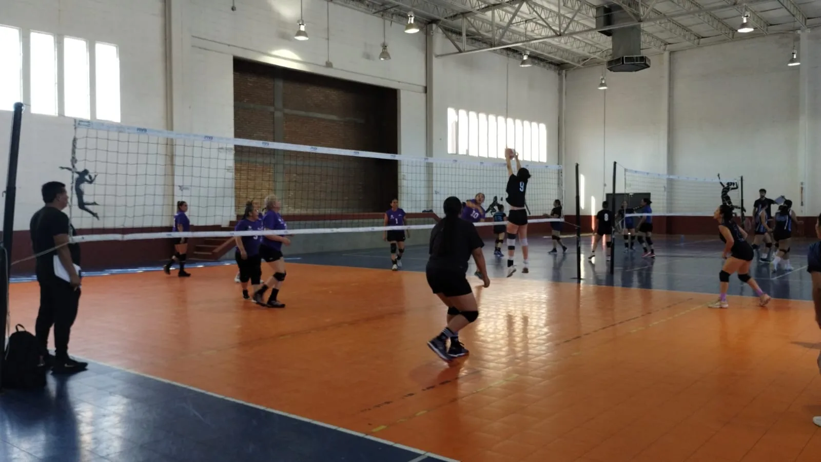 Arranca el Torneo Abierto de Voleibol en el Gimnasio Guillermo "Memo" Márquez con 44 equipos - imagen 2