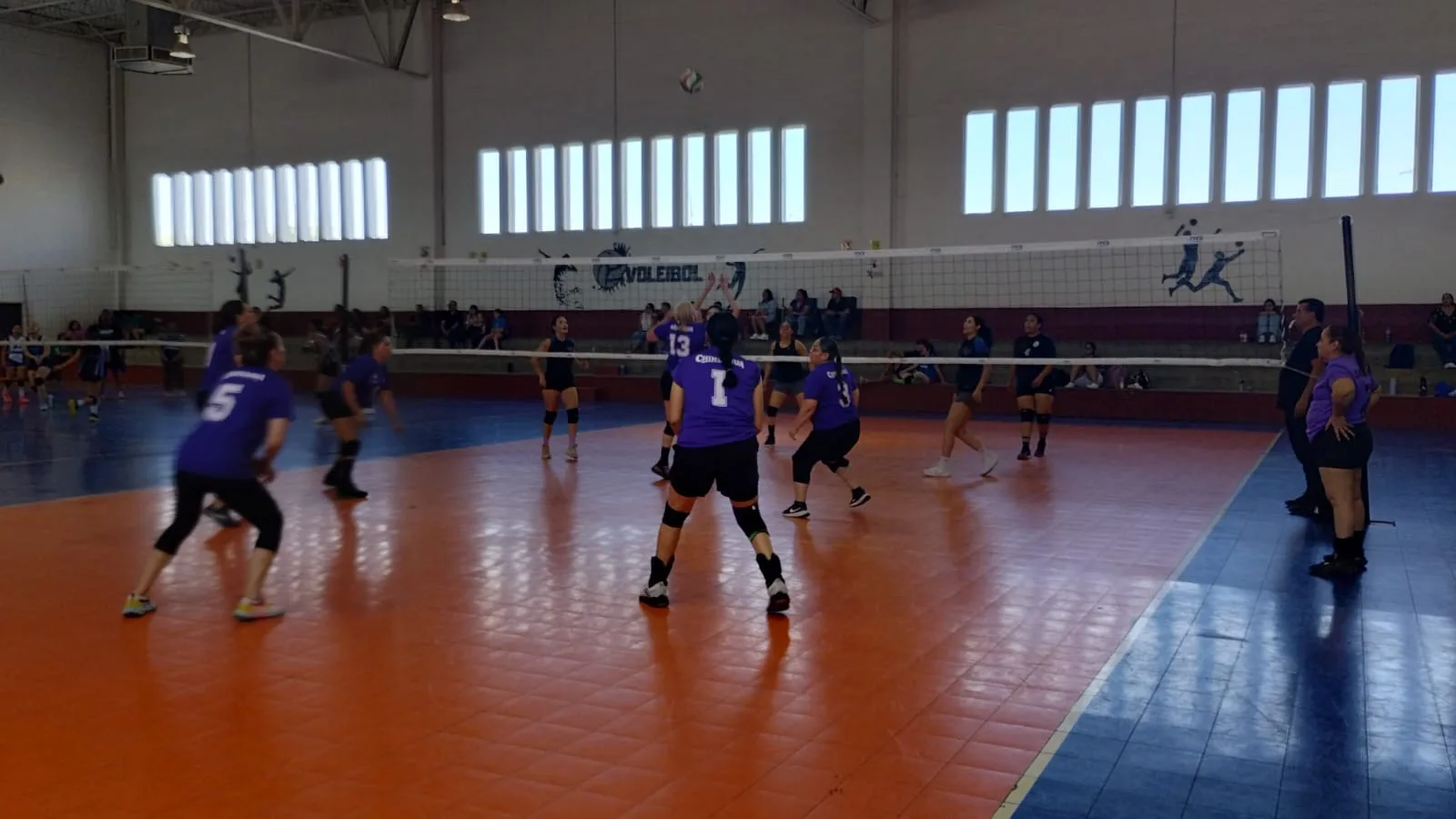 Arranca el Torneo Abierto de Voleibol en el Gimnasio Guillermo "Memo" Márquez con 44 equipos - imagen 1