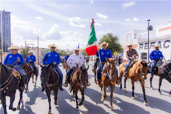 Alcalde Marco Bonilla acompaña a jinetes en último tramo de la Cabalgata Villista en Chihuahua - imagen 1