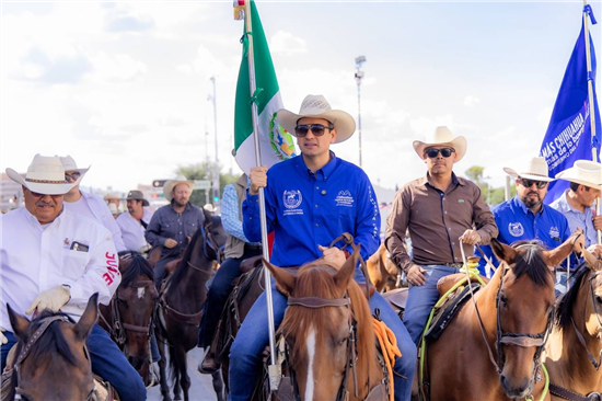 Alcalde Marco Bonilla acompaña a jinetes en último tramo de la Cabalgata Villista en Chihuahua - imagen 2