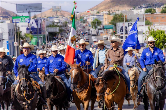 Alcalde Marco Bonilla acompaña a jinetes en último tramo de la Cabalgata Villista en Chihuahua - imagen 3