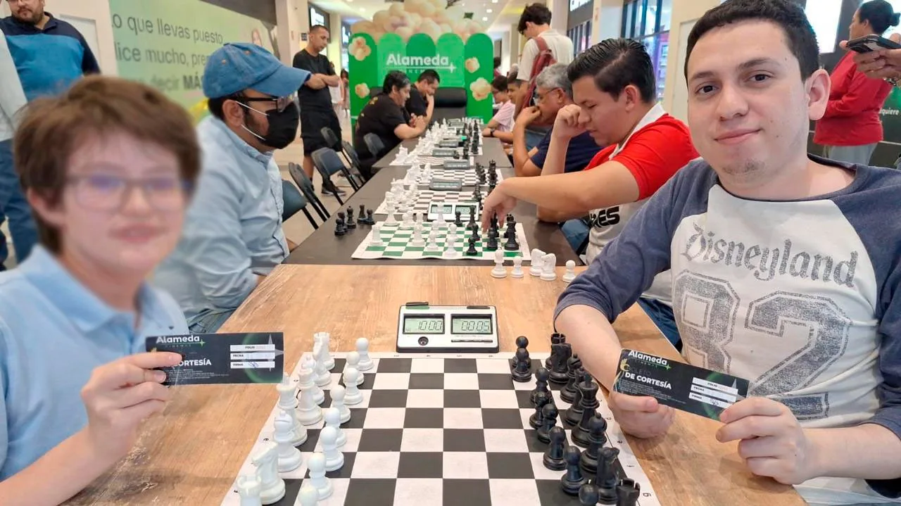 Sebastián Flores gana torneo semanal de ajedrez en Alameda Iglesias - imagen 1