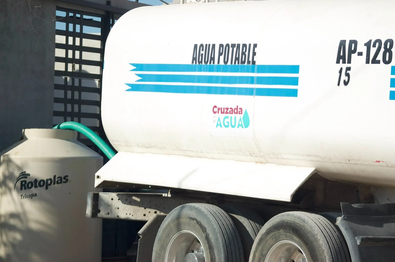 Programa Cruzada por el Agua abastece con pipas a la colonia Avícola en Ciudad Juárez - imagen 10