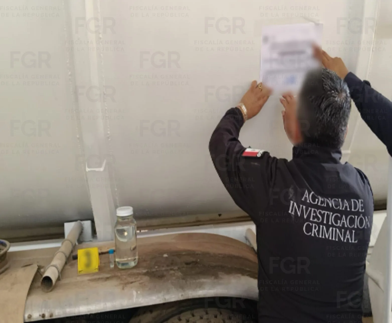 FGR asegura más de 89 mil litros de hidrocarburo en El Salto, Jalisco - imagen 6
