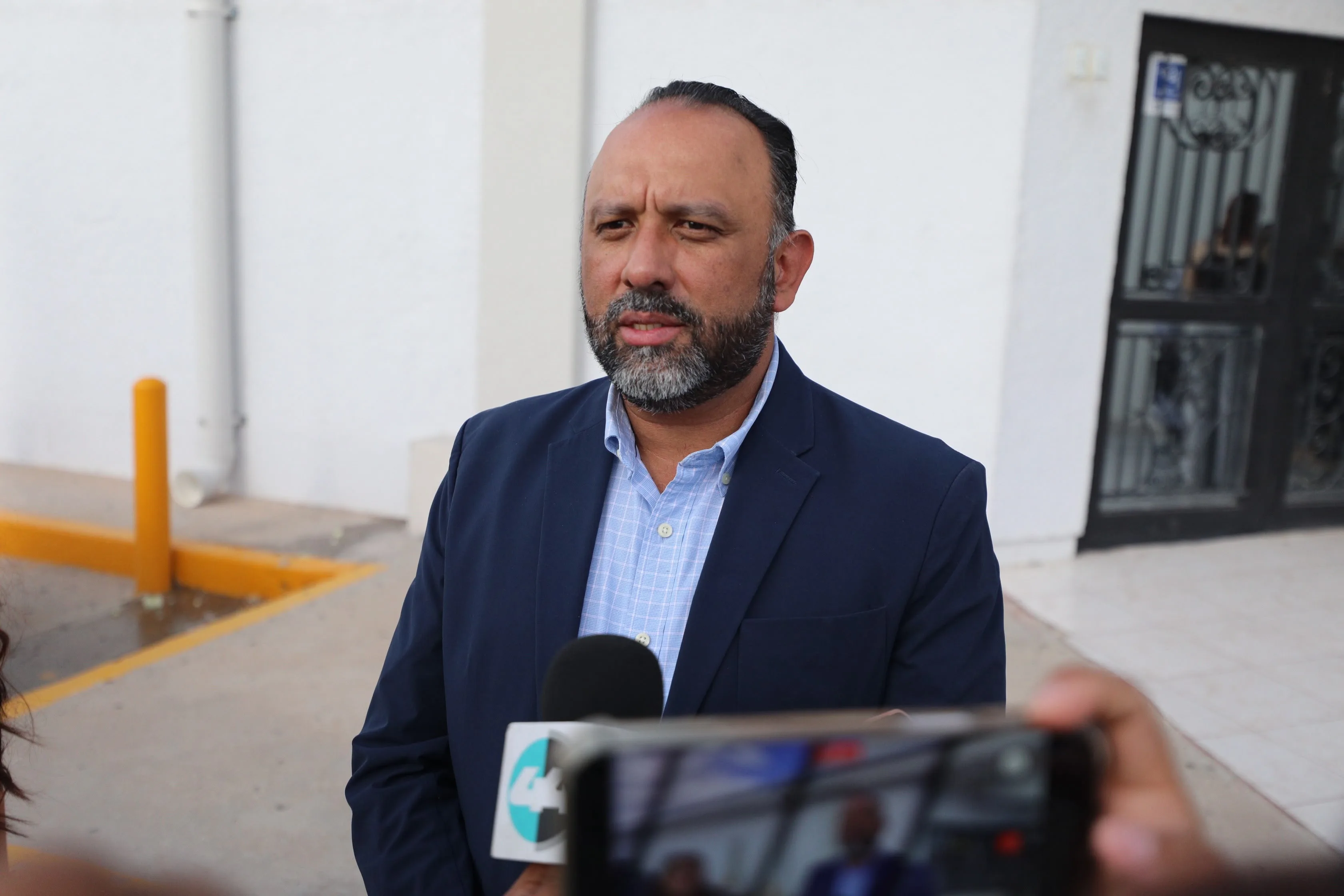 Alcalde de Ciudad Juárez asiste a misa de despedida del obispo José Guadalupe Torres Campos - imagen 2