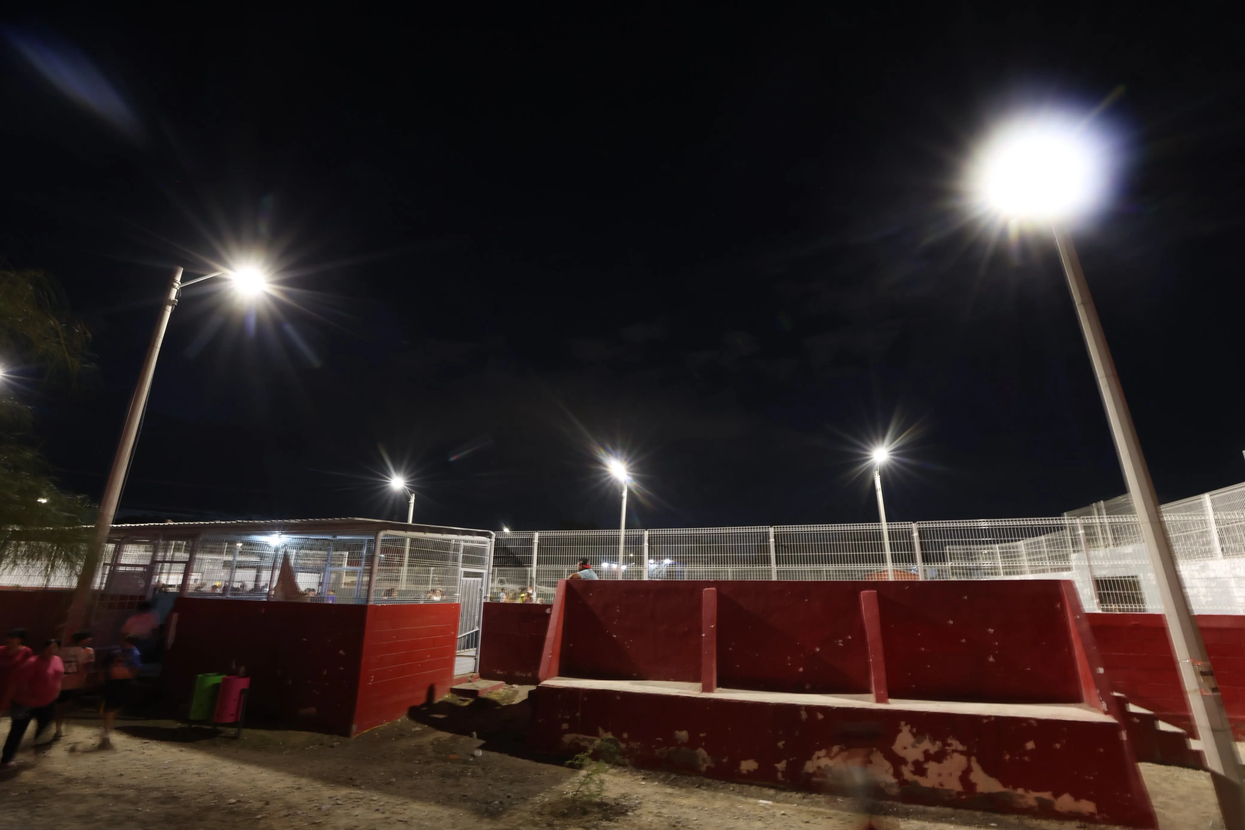 Rehabilitan iluminación y espacios en parque de la colonia División del Norte en Juárez - imagen 1