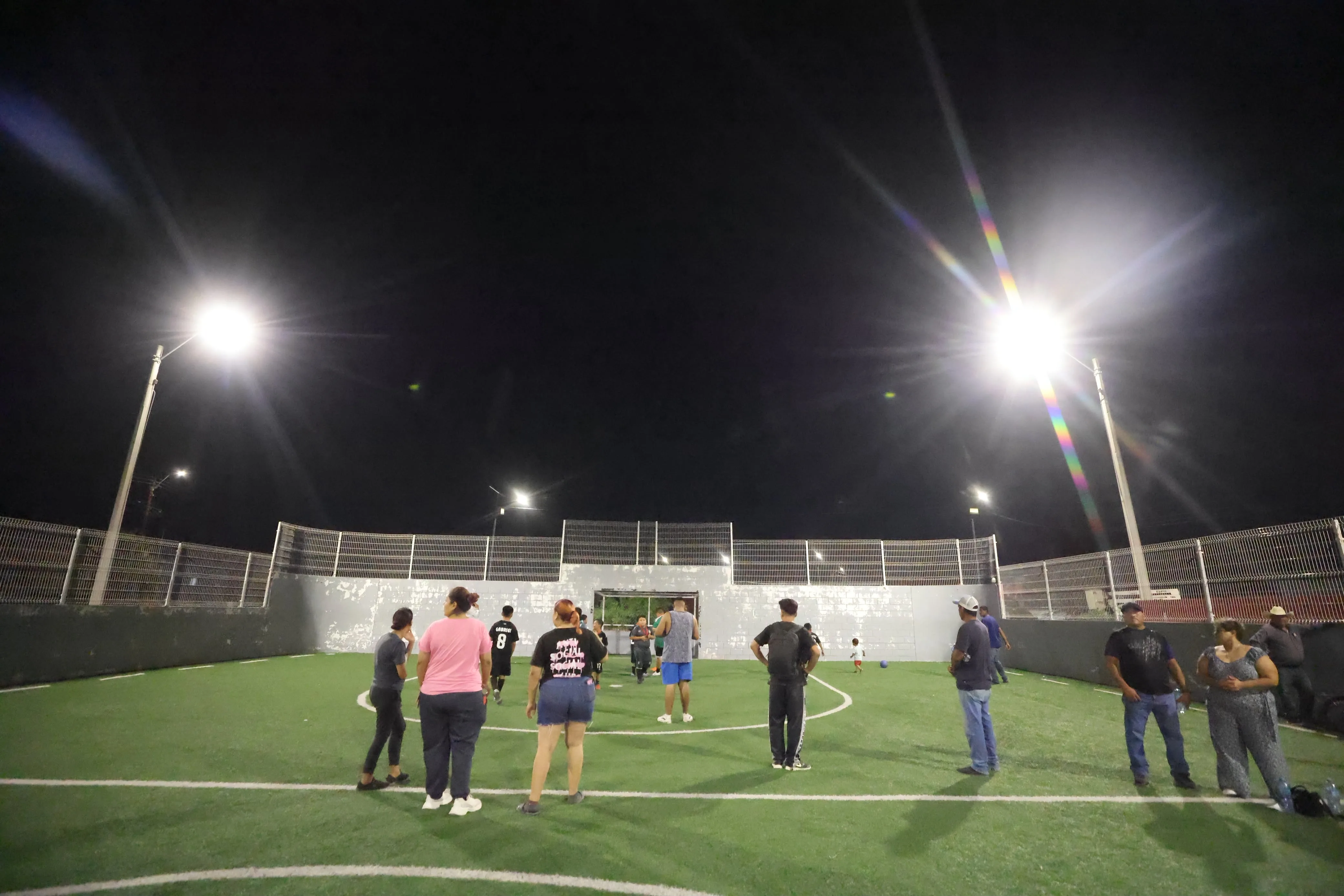Rehabilitan iluminación y espacios en parque de la colonia División del Norte en Juárez - imagen 10