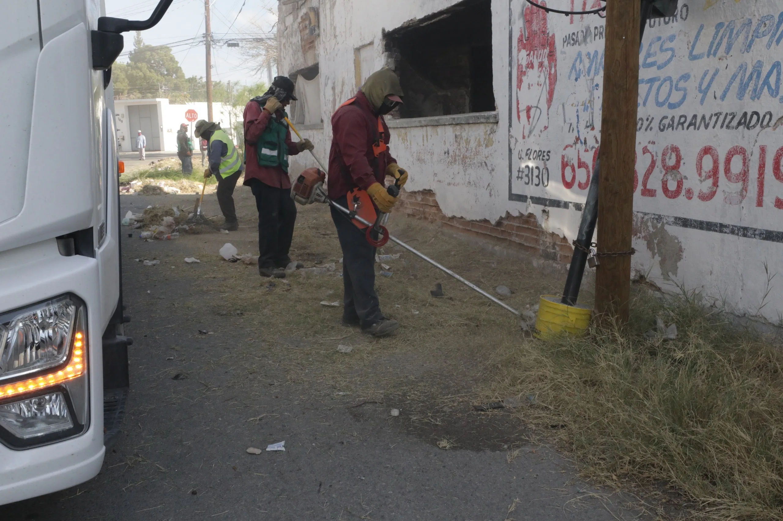 Demuelen finca abandonada en El Barreal y anuncian sanciones para propietarios incumplidos - imagen 2