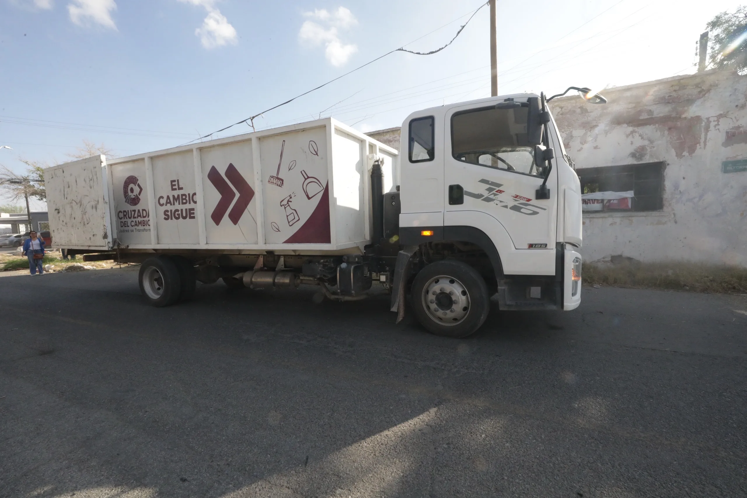 Demuelen finca abandonada en El Barreal y anuncian sanciones para propietarios incumplidos - imagen 4