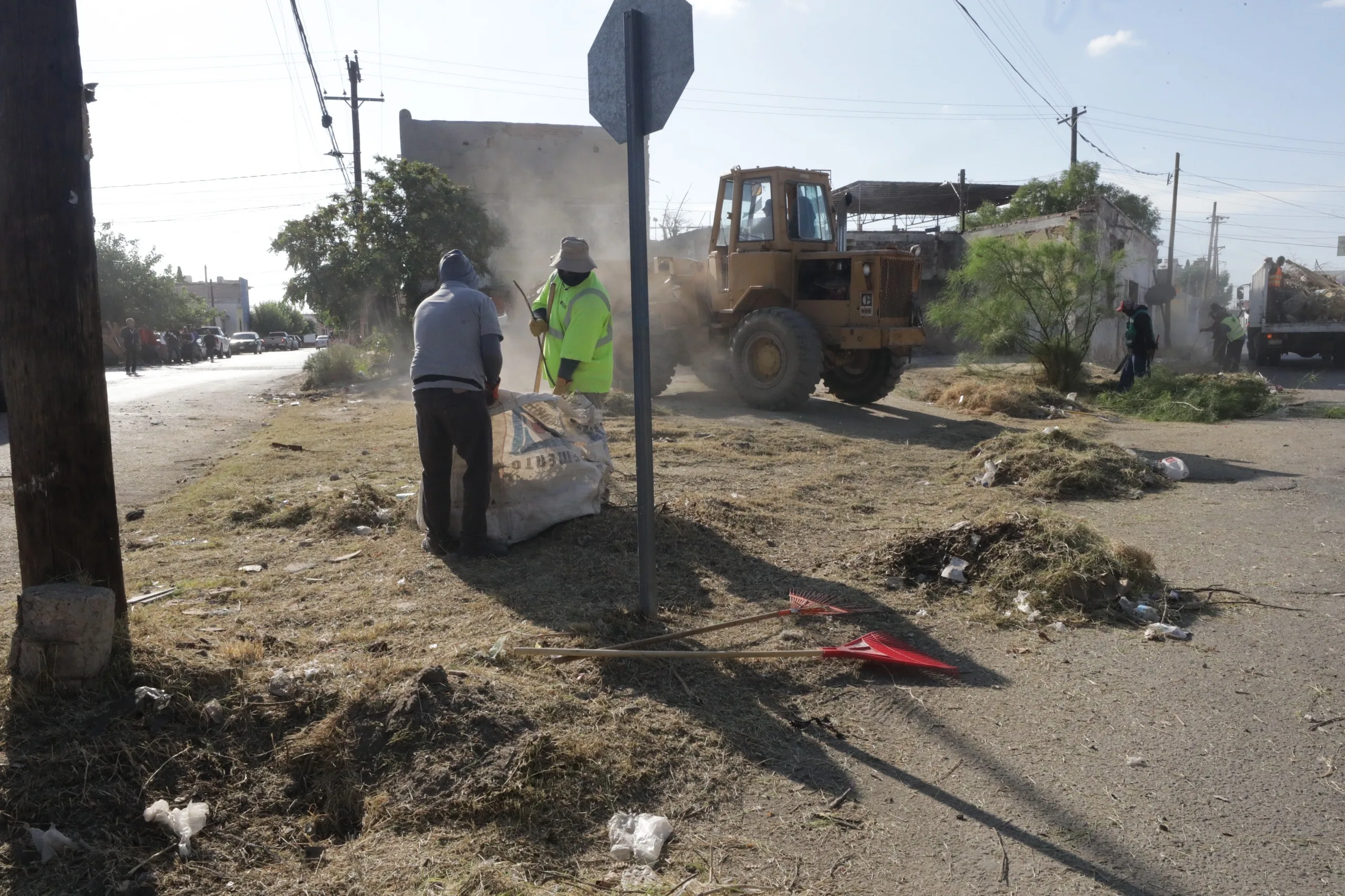 Demuelen finca abandonada en El Barreal y anuncian sanciones para propietarios incumplidos - imagen 7