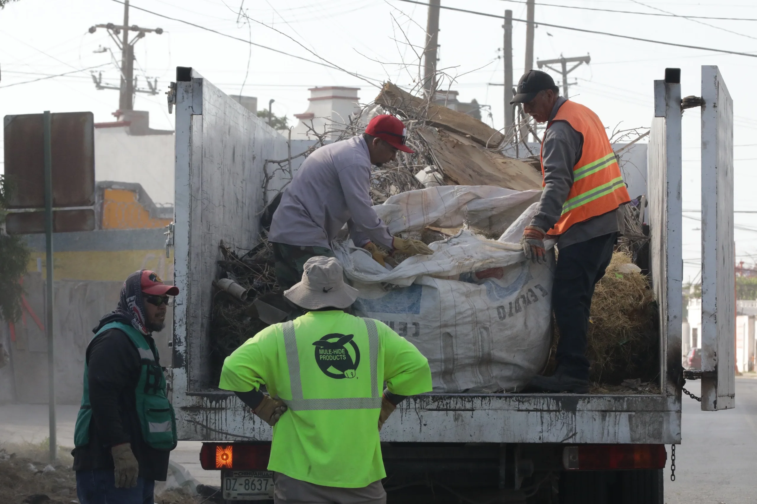 Demuelen finca abandonada en El Barreal y anuncian sanciones para propietarios incumplidos - imagen 11