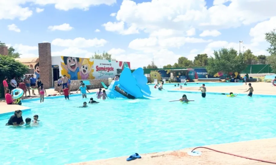 Niños de Ciudad Juárez participan en actividades acuáticas y recreativas en AquaDIF durante Campamentos de Verano 2026 - imagen 1