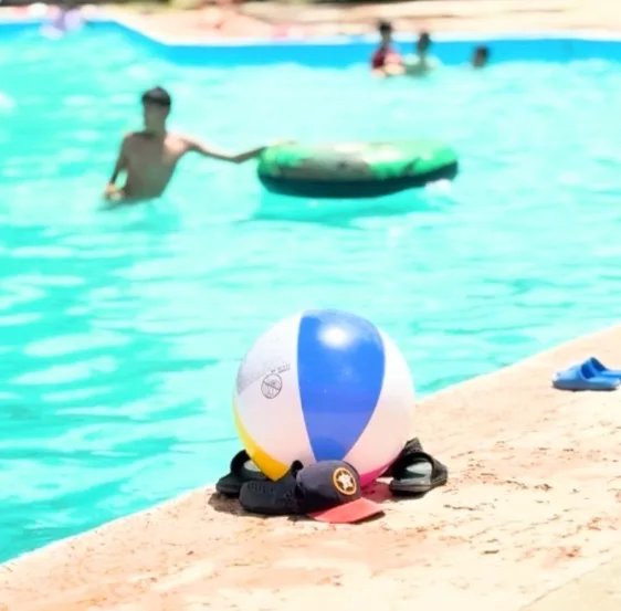Niños de Ciudad Juárez participan en actividades acuáticas y recreativas en AquaDIF durante Campamentos de Verano 2026 - imagen 2