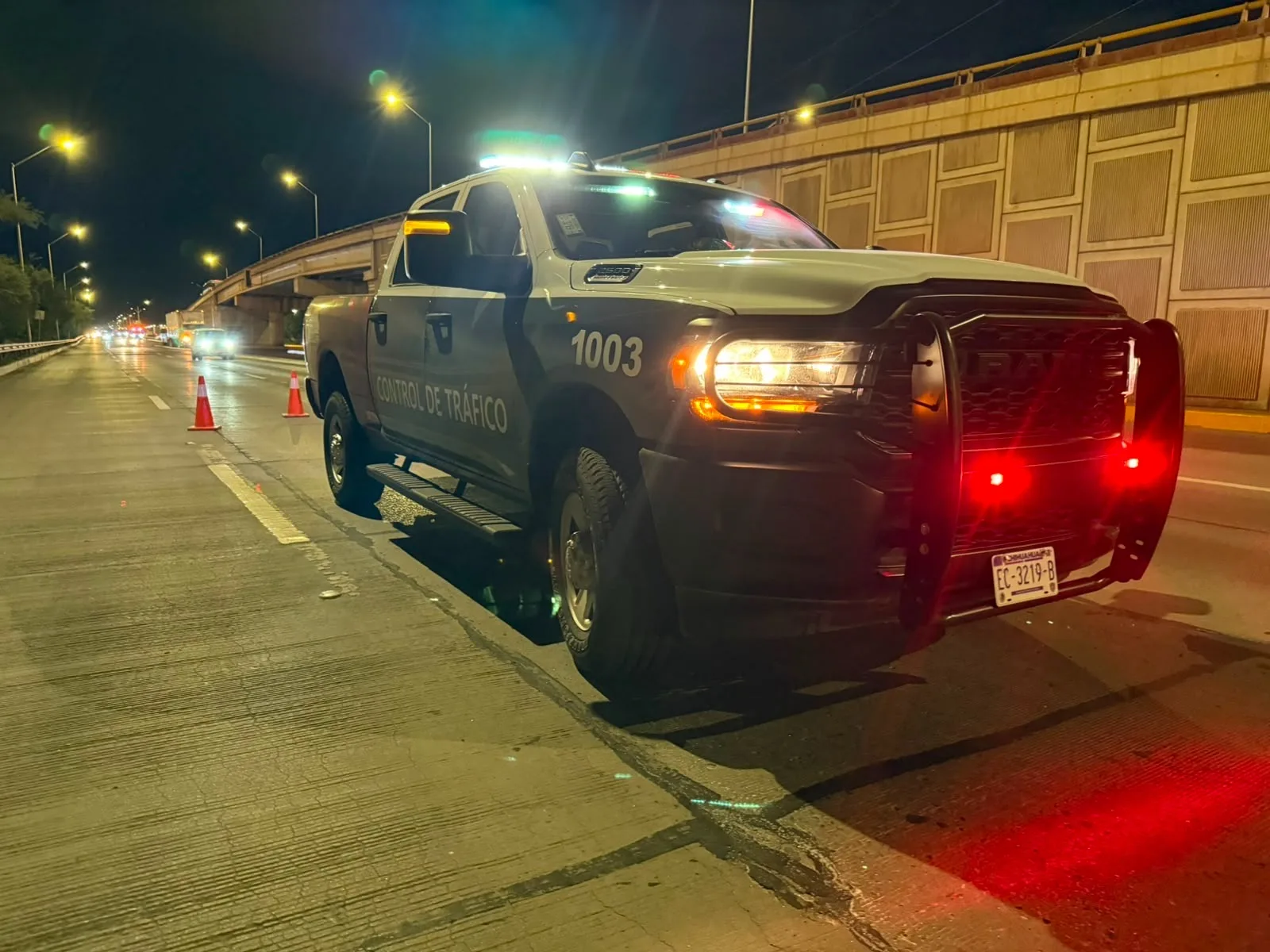 Renuevan señalización horizontal en bulevar Juan Pablo II para mejorar seguridad vial - imagen 2