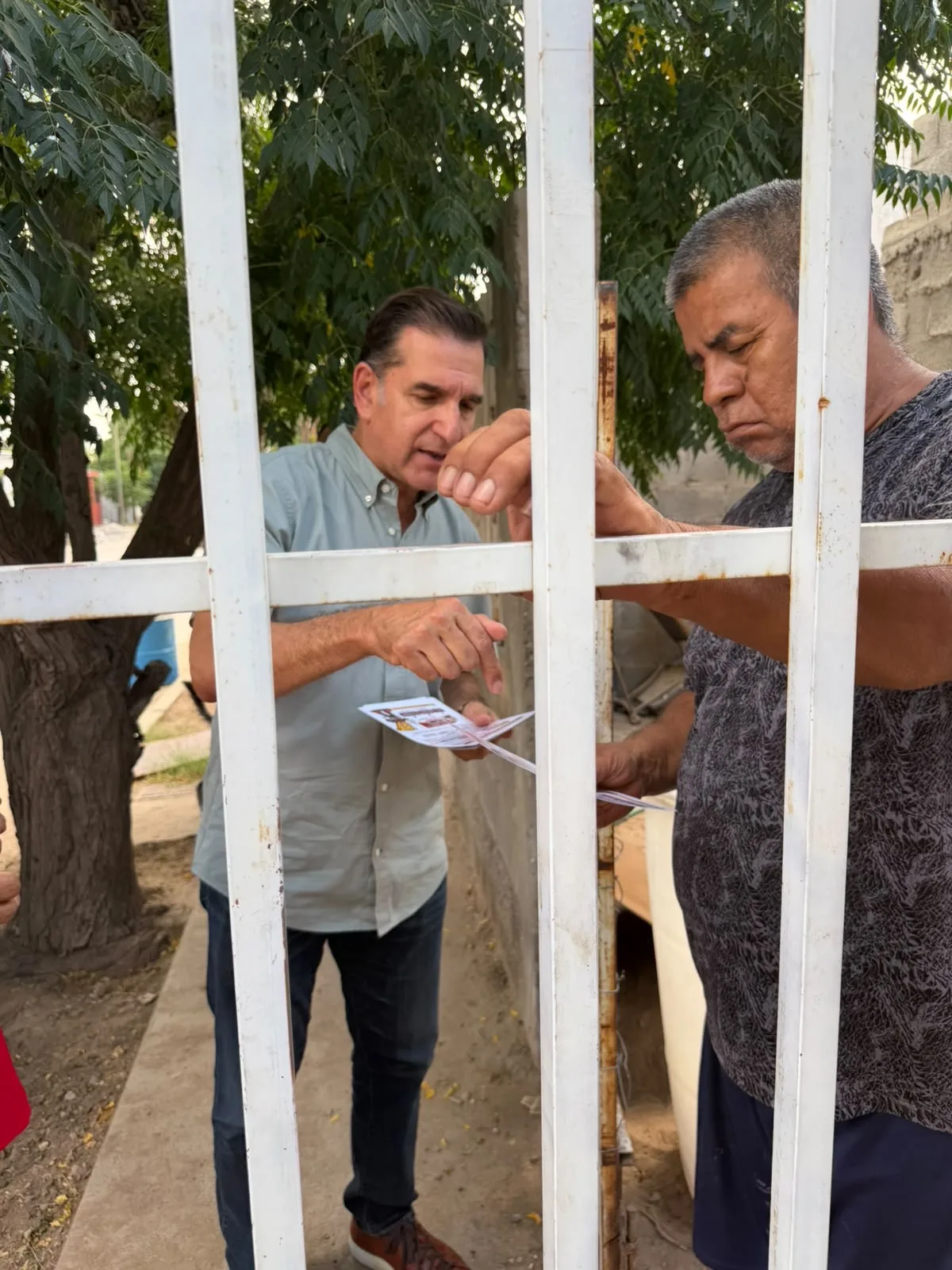 Jornada de limpieza y atención ciudadana en Riberas del Bravo etapa 3 impulsa programa Juárez Amanece Limpio - imagen 3