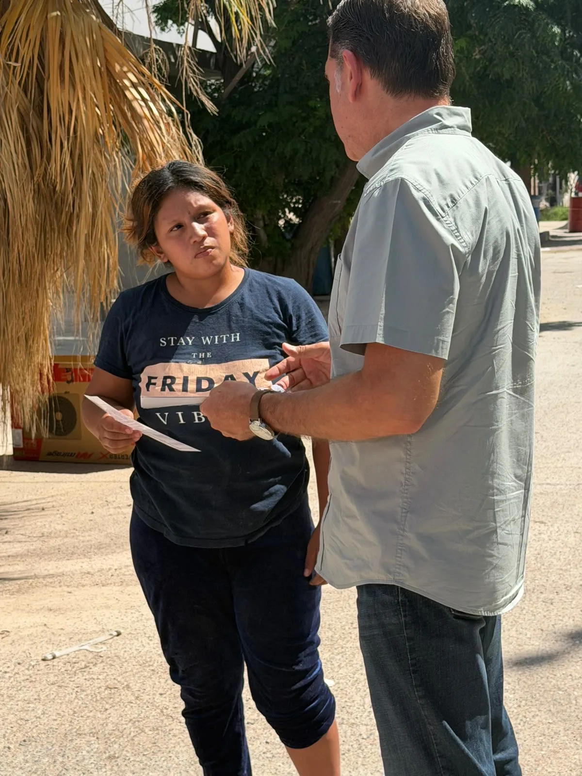 Jornada de limpieza y atención ciudadana en Riberas del Bravo etapa 3 impulsa programa Juárez Amanece Limpio - imagen 2