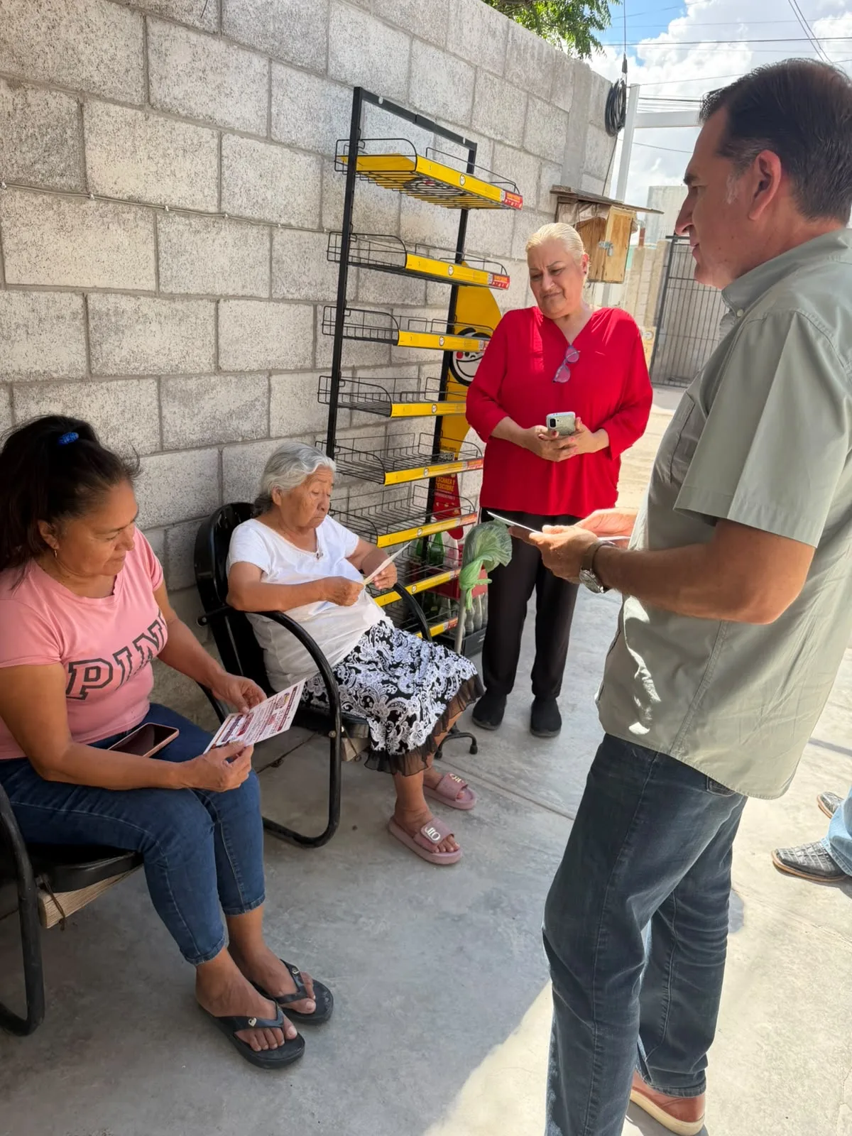 Jornada de limpieza y atención ciudadana en Riberas del Bravo etapa 3 impulsa programa Juárez Amanece Limpio - imagen 4