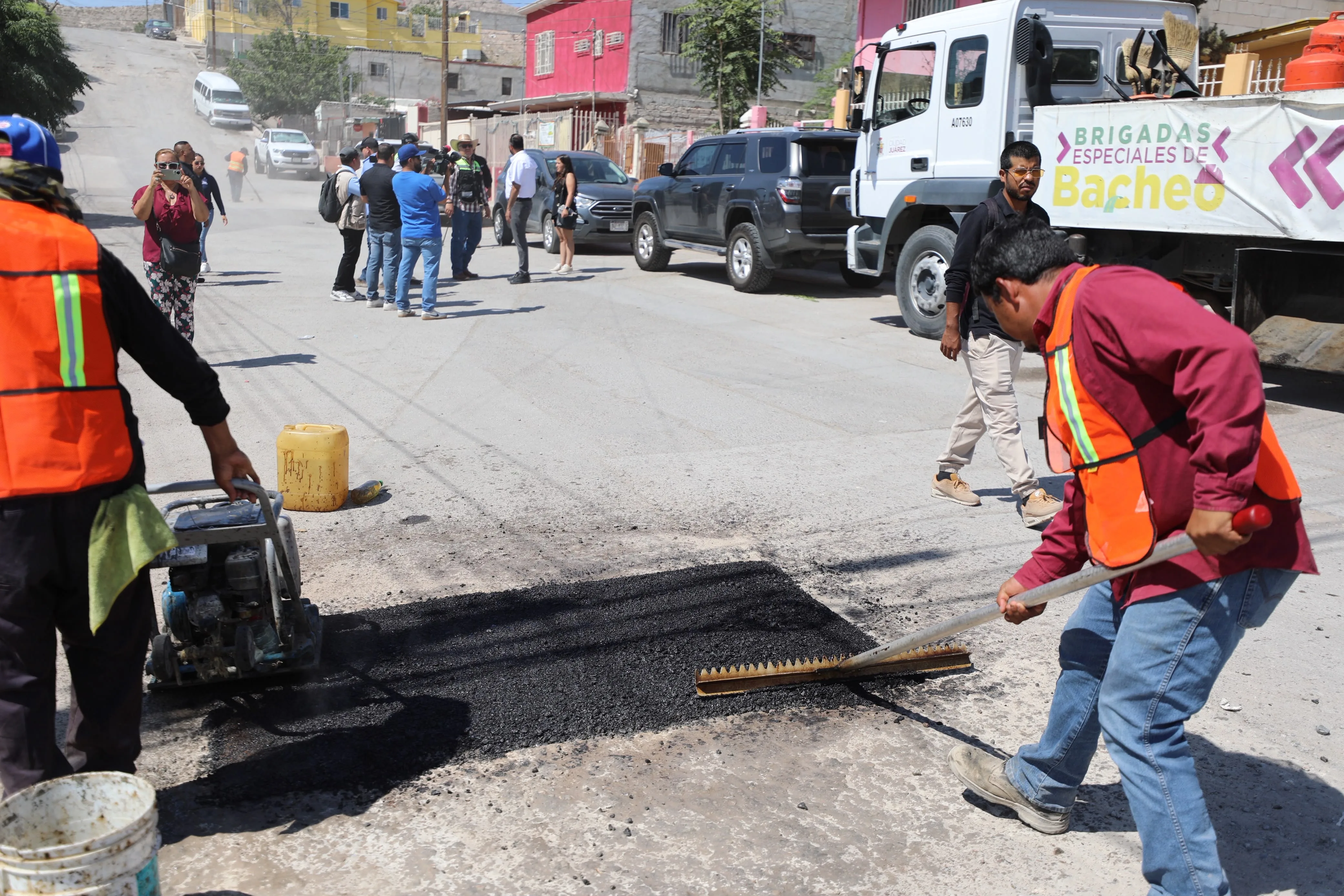 Avanza programa de bacheo en la colonia Galeana con supervisión municipal - imagen 5