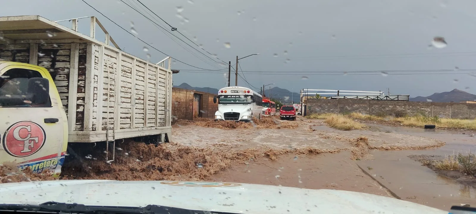 Protección Civil alerta por lluvias y recomienda no cruzar arroyos ni calles inundadas en Chihuahua - imagen 5