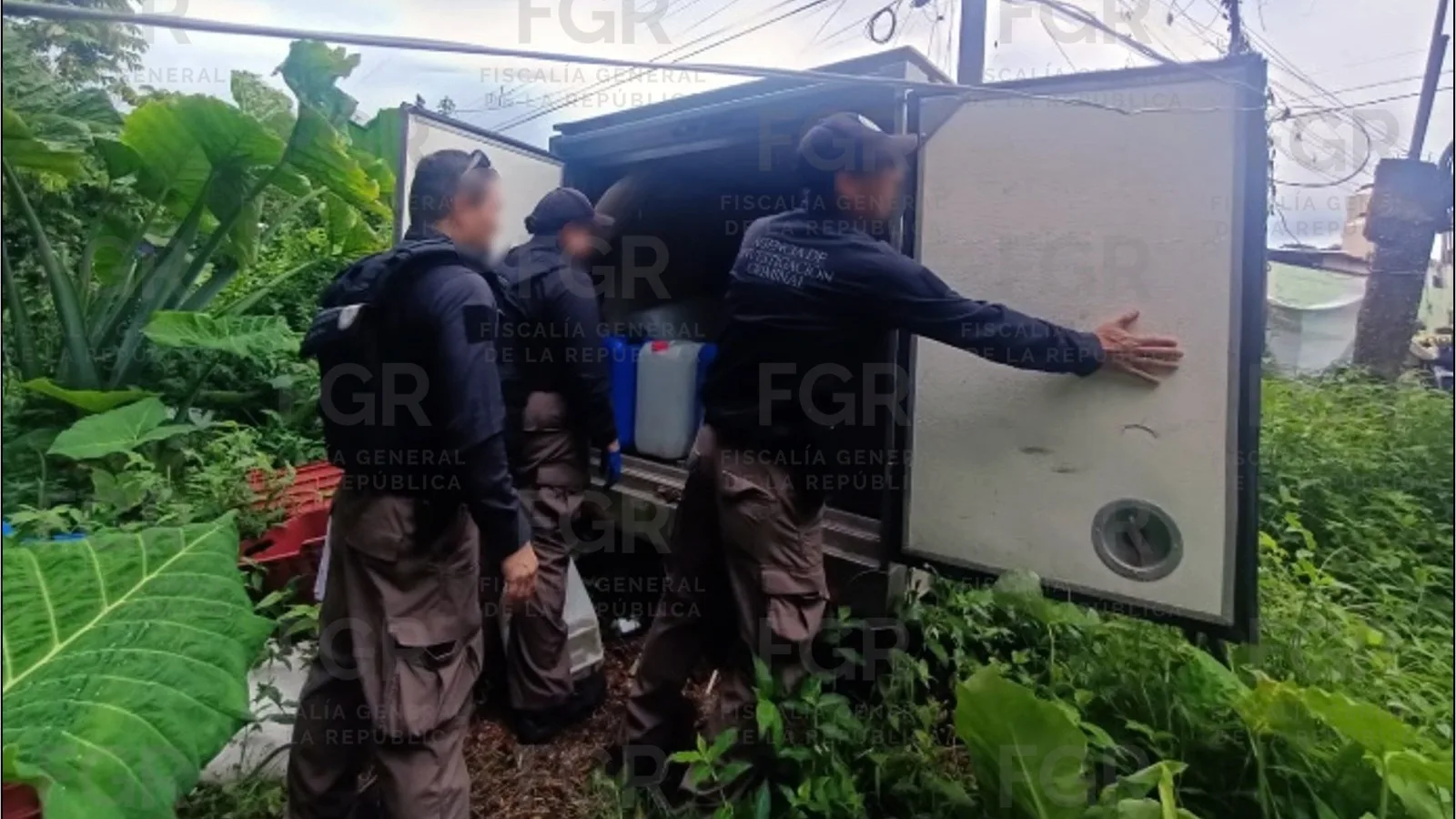FGR asegura más de 1,800 litros de hidrocarburo en dos cateos en Veracruz - imagen 4