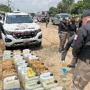 FGR asegura más de 1,800 litros de hidrocarburo en dos cateos en Veracruz - imagen 9