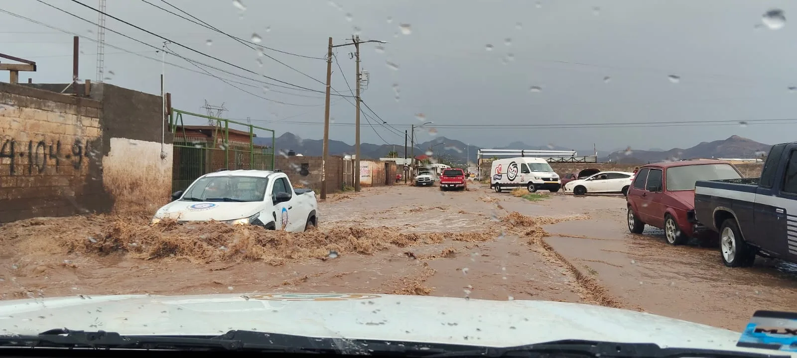 Protección Civil advierte sobre riesgos de cruzar arroyos y calles inundadas en Chihuahua por lluvias intensas - imagen 4