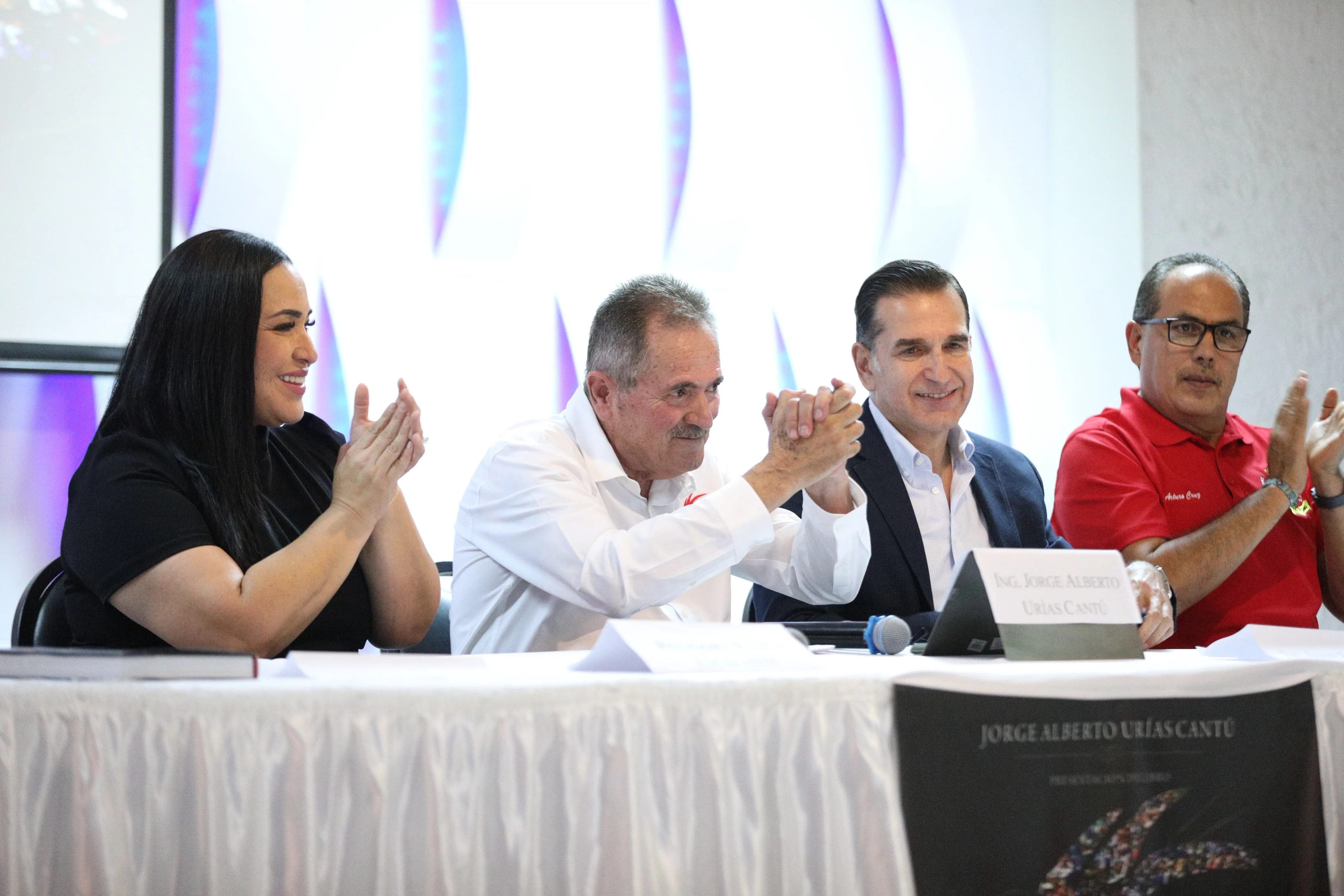 Presentan libro que documenta 30 años de la Carrera Chupacabras 100 KM en Ciudad Juárez - imagen 1