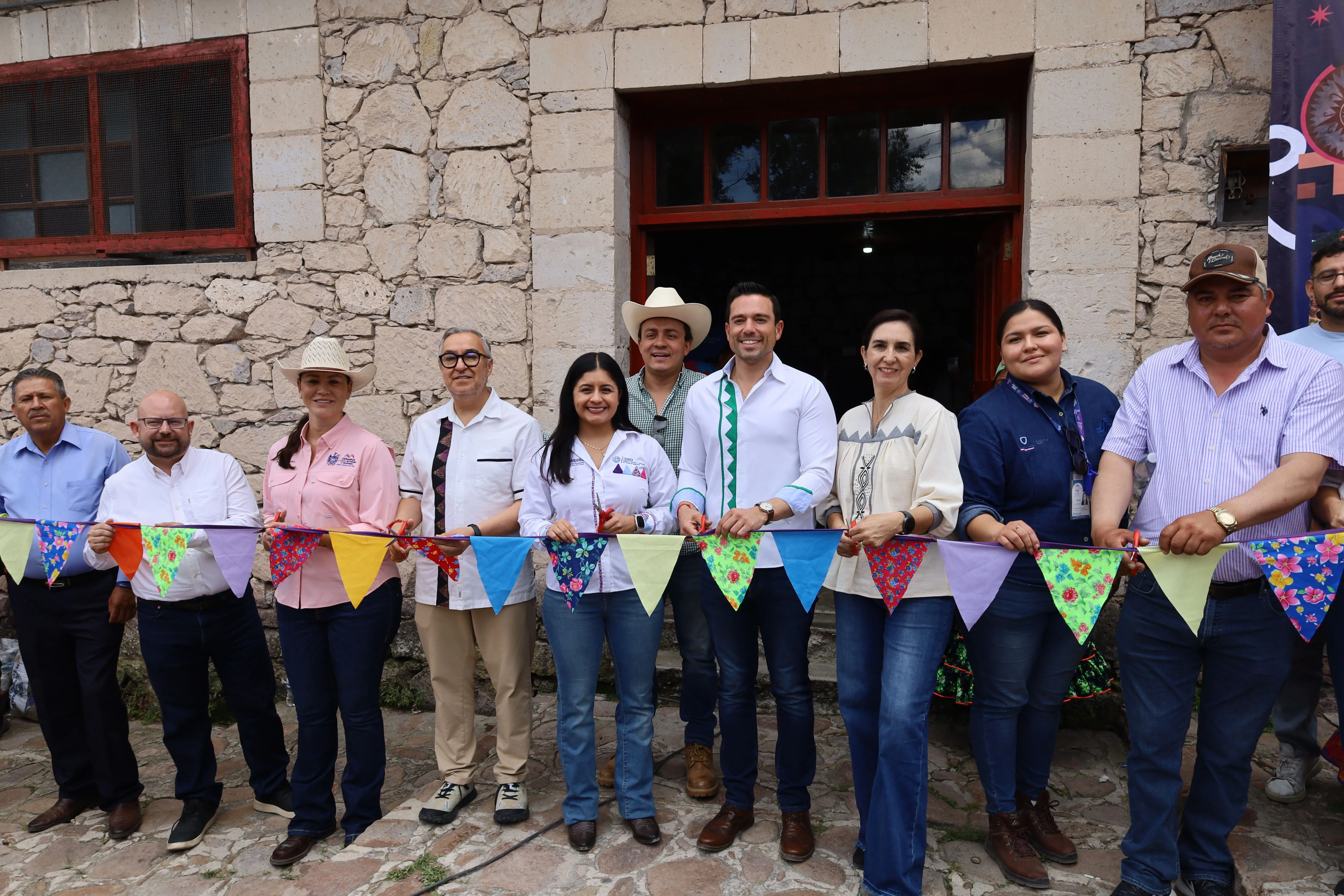 Premian a artesanos rarámuri en el 32 Concurso Regional de Arte Popular de la Sierra Tarahumara - imagen 4