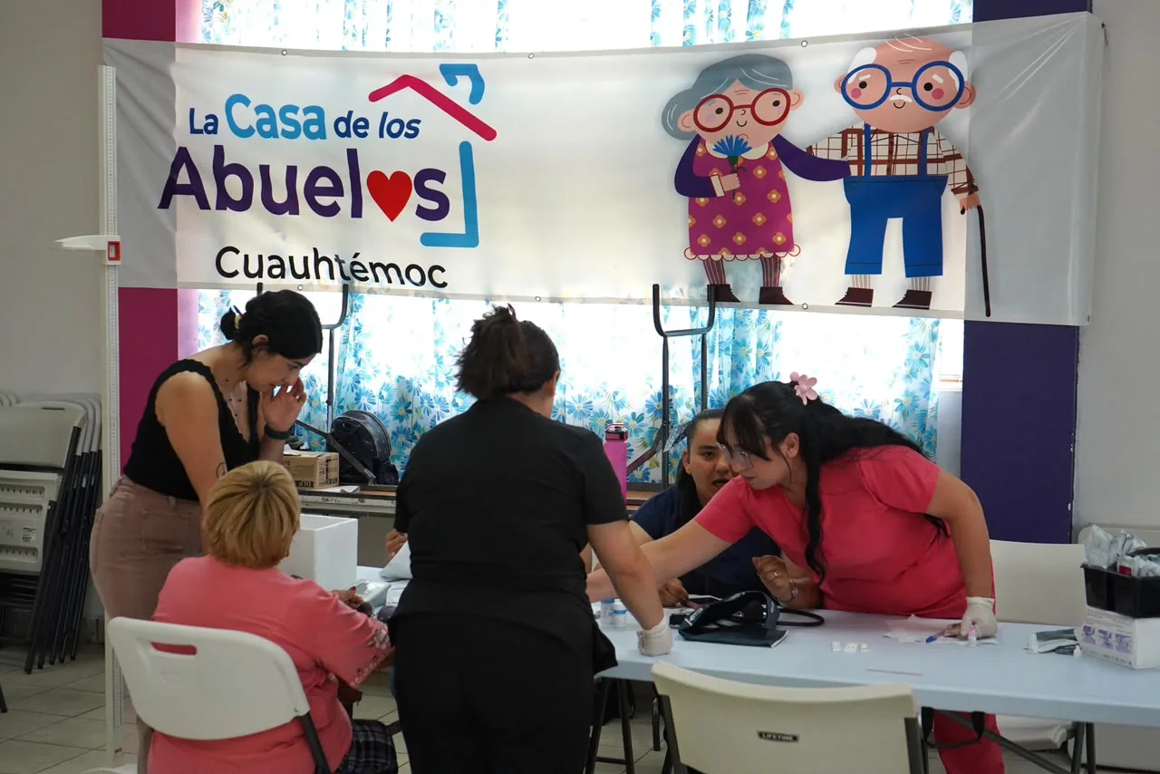 Feria de Salud ofrece servicios gratuitos a adultos mayores en Cuauhtémoc - imagen 3