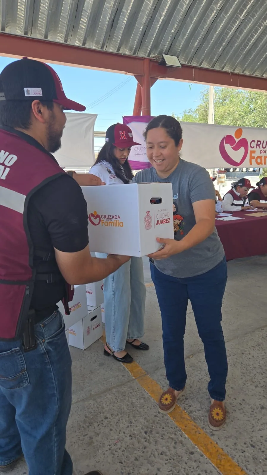 Programa Cruzada por tu Familia entrega apoyos alimentarios en Samalayuca - imagen 2