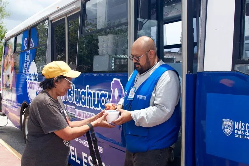 NutriChihuahua lleva comedor móvil a la colonia El Palomar para ofrecer alimentos calientes - imagen 2