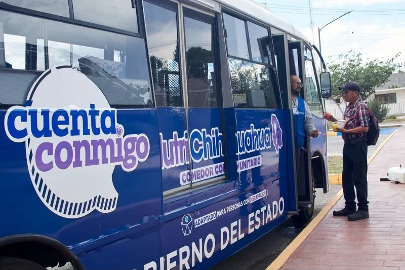 NutriChihuahua lleva comedor móvil a la colonia El Palomar para ofrecer alimentos calientes - imagen 3