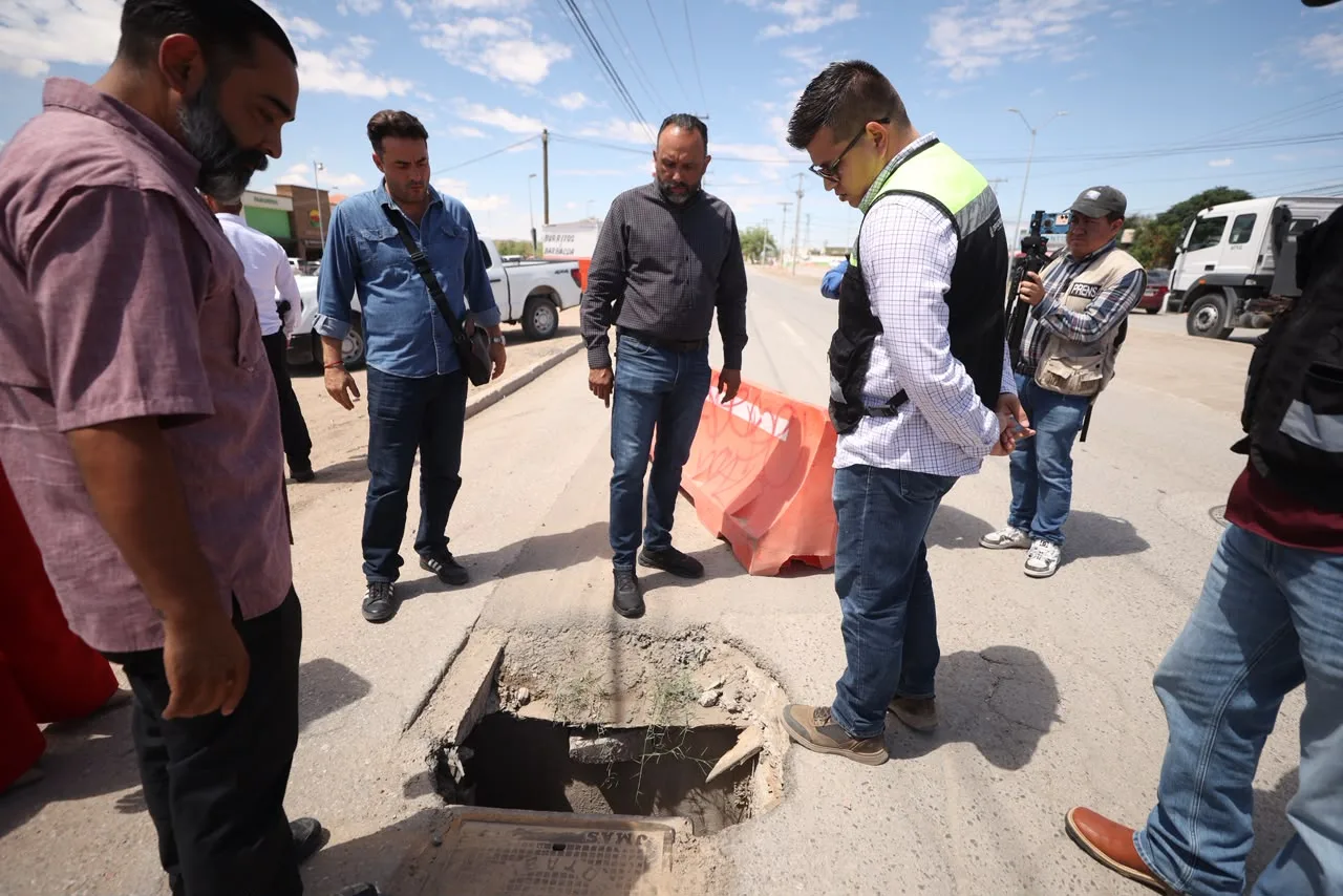 Héctor Rafael Ortiz Orpinel supervisa trabajos de bacheo en Riberas del Bravo y solicita atención a infraestructura dañada de JMAS - imagen 4