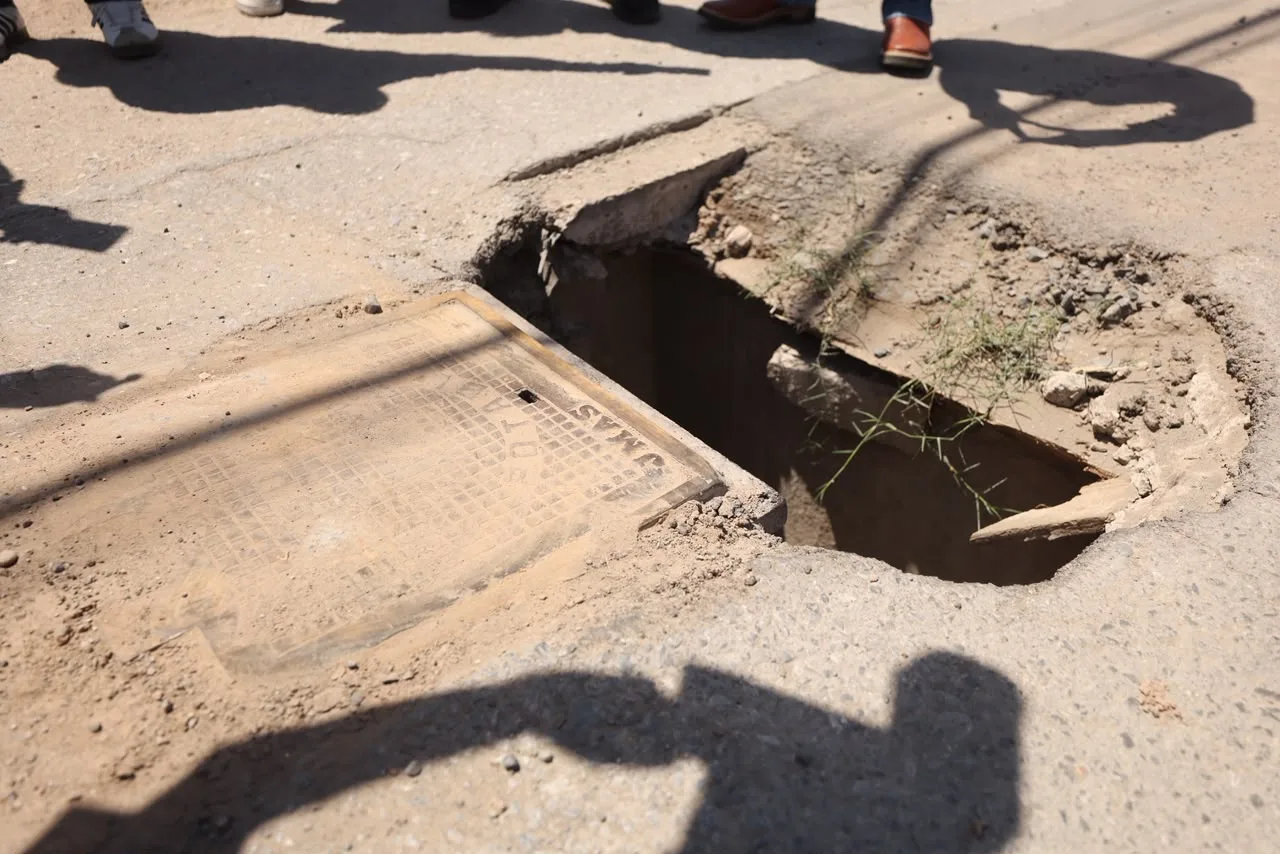 Héctor Rafael Ortiz Orpinel supervisa trabajos de bacheo en Riberas del Bravo y solicita atención a infraestructura dañada de JMAS - imagen 10