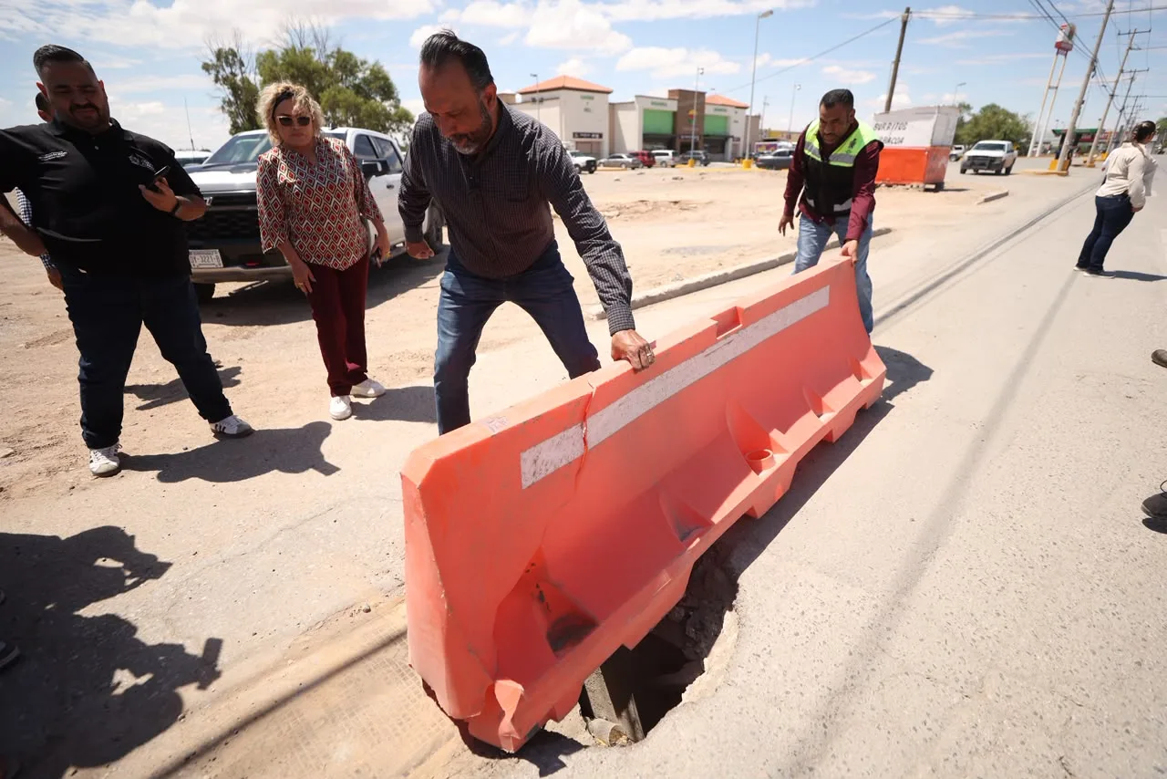 Héctor Rafael Ortiz Orpinel supervisa trabajos de bacheo en Riberas del Bravo y solicita atención a infraestructura dañada de JMAS - imagen 12
