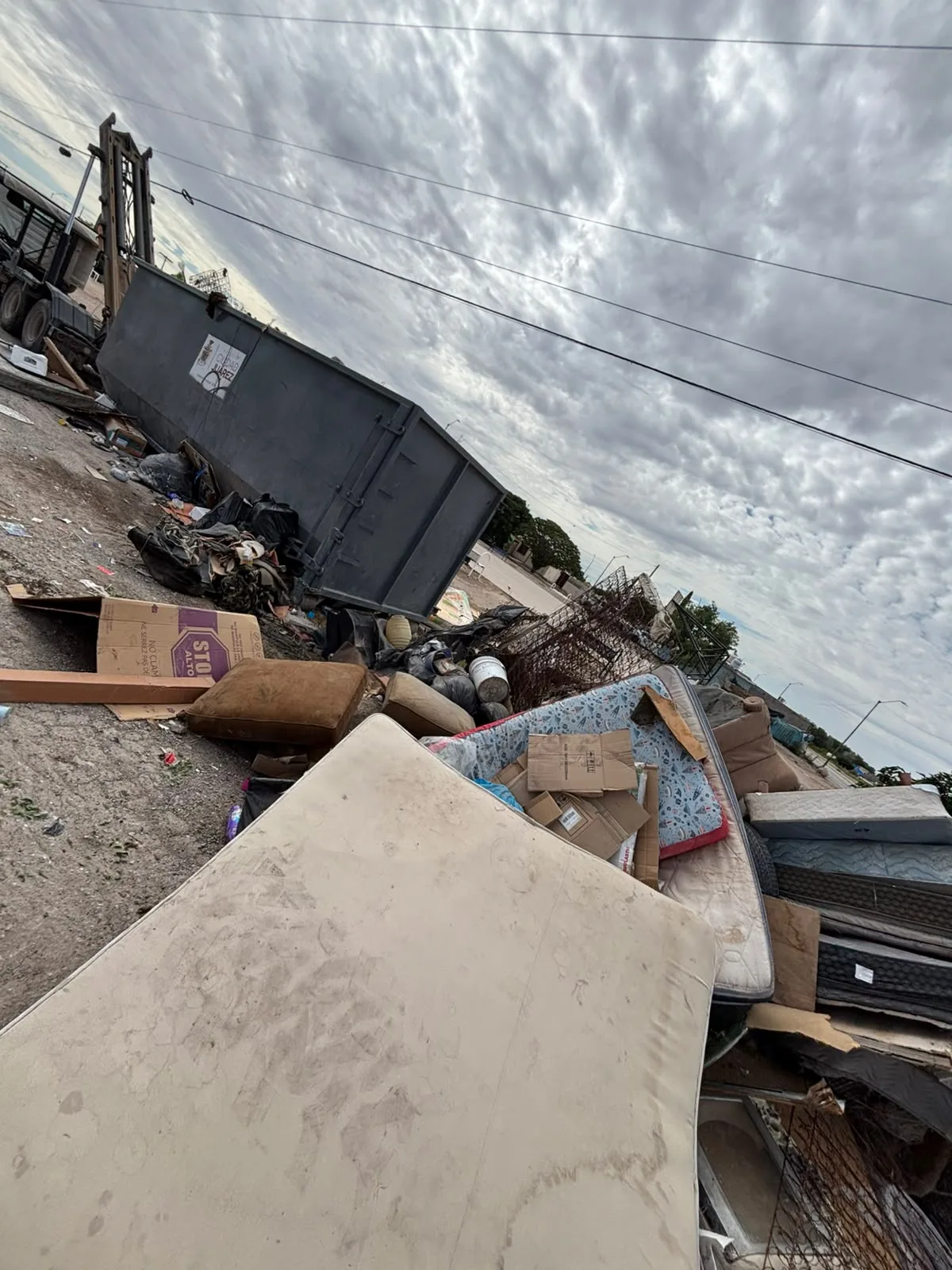 Vecinos de Riberas del Bravo impulsan programa “Punto Limpio a tu Colonia” previo a “Juárez Amanece Limpio” - imagen 2