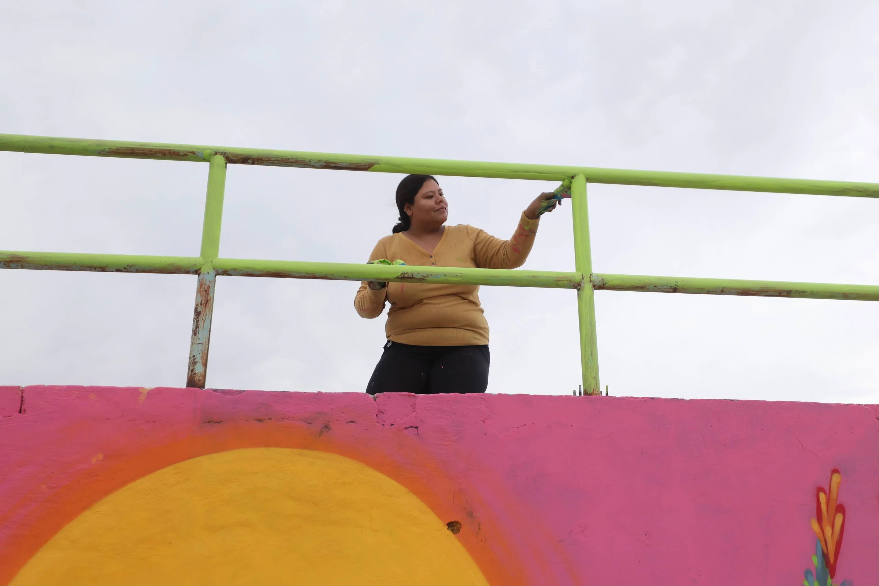 Avanza la rehabilitación del parque Mujer Tepehuana con murales y reforestación en Juárez - imagen 1