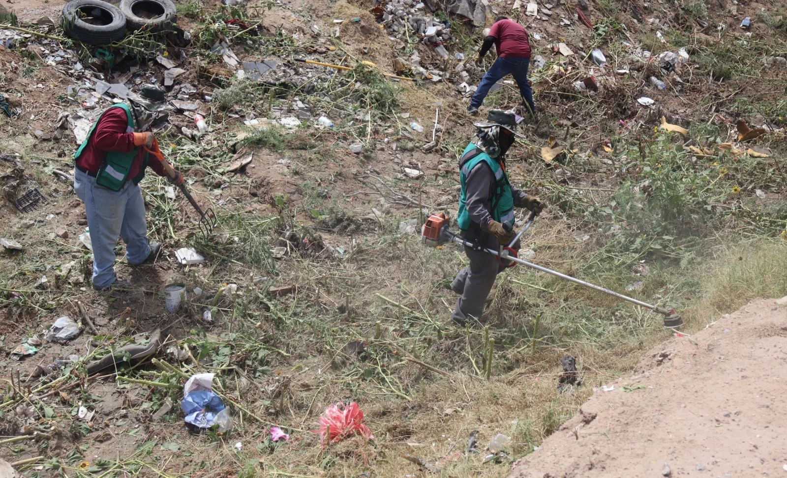 Continúan labores de limpieza en arroyo de Colinas de Juárez para prevenir riesgos por lluvias - imagen 5